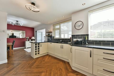 4 bedroom detached house for sale, Hollinwood Avenue, Chadderton, Oldham, OL9