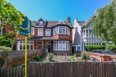 Grove Park Gardens, Grove Park, London, W4