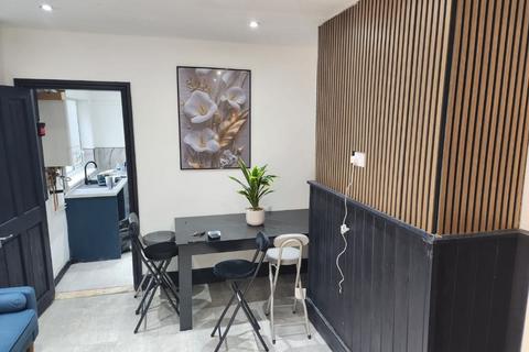 6 bedroom house of multiple occupation for sale, Park Street, Grimsby DN32