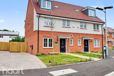 3 bedroom semi-detached house for sale, Molyneaux Avenue, Bovingdon Village