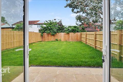 3 bedroom semi-detached house for sale, Molyneaux Avenue, Bovingdon Village