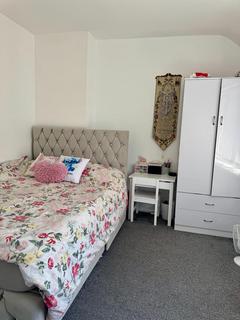 2 bedroom semi-detached house to rent, Ivyhouse Road, Dagenham RM9