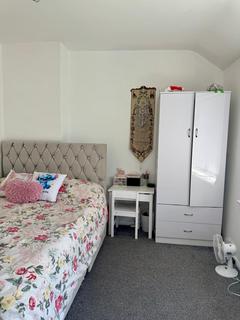 2 bedroom semi-detached house to rent, Ivyhouse Road, Dagenham RM9