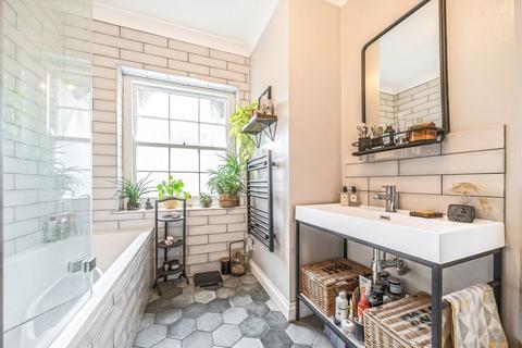 1 bedroom flat for sale, Caledonian Road, London N1