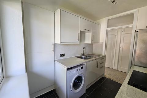 2 bedroom ground floor flat to rent, BROOK AVENUE