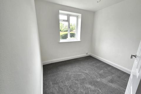 2 bedroom ground floor flat to rent, BROOK AVENUE