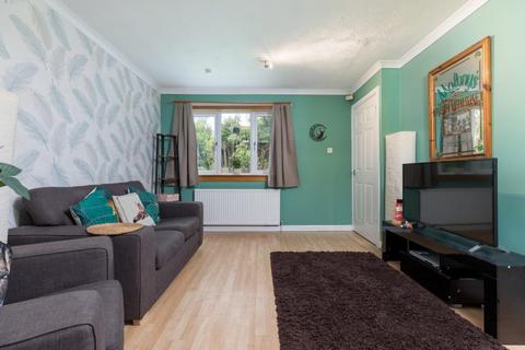 2 bedroom terraced house for sale, The Paddock, Busby