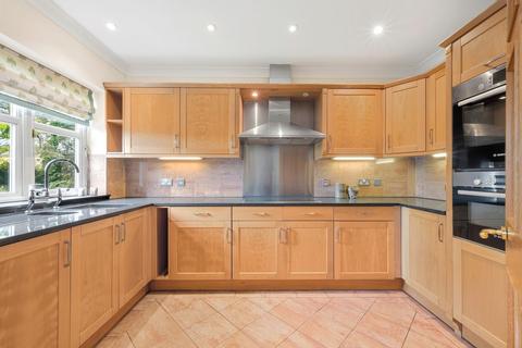2 bedroom apartment for sale, Queens Road, Weybridge, KT13