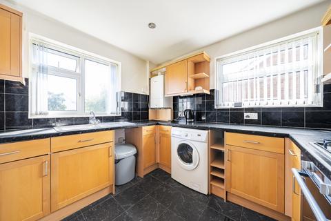2 bedroom maisonette to rent, Barton Close Bexleyheath DA6