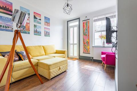 2 bedroom terraced house for sale, Churchill Road, Norwich