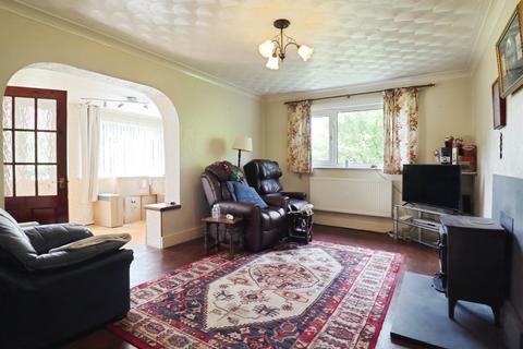 3 bedroom detached house for sale, Highlight Lane, Barry