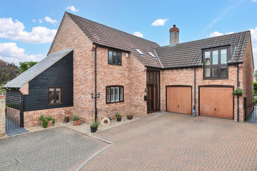 5 bedroom detached house for sale