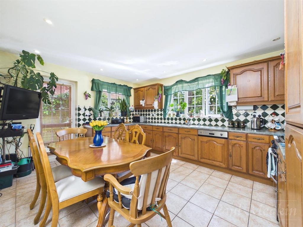 Kitchen/ DIner