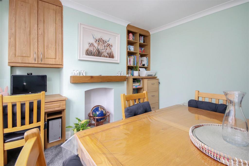 Dining room, fireplace