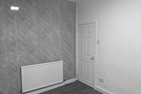 2 bedroom terraced house to rent, Laburnum Street, Haslingden BB4