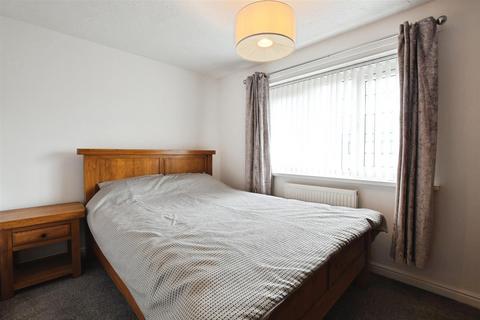 2 bedroom semi-detached house for sale, Howdale Road, Hull