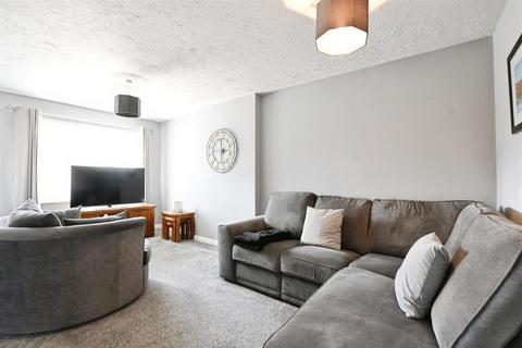 2 bedroom semi-detached house for sale, Howdale Road, Hull