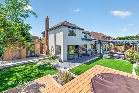4 bedroom detached house for sale, Auriol Park Road, Worcester Park