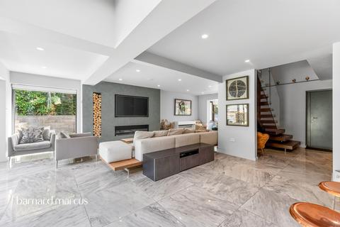 4 bedroom detached house for sale, Auriol Park Road, Worcester Park