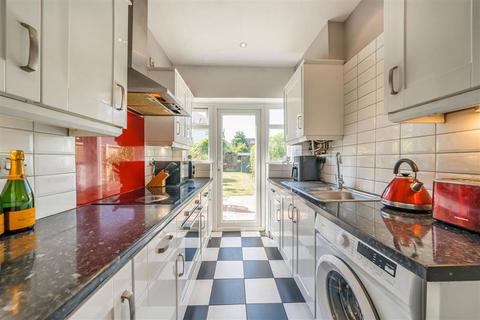 3 bedroom semi-detached house for sale, Shooters Hill Road, London SE18