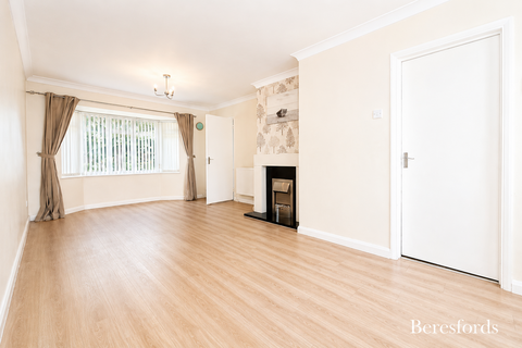3 bedroom terraced house to rent, Cotswold Gardens, Hutton, CM13