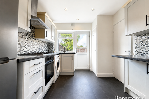 3 bedroom terraced house to rent, Cotswold Gardens, Hutton, CM13