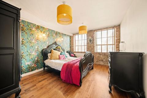2 bedroom flat to rent, Old Ford Road, London E3