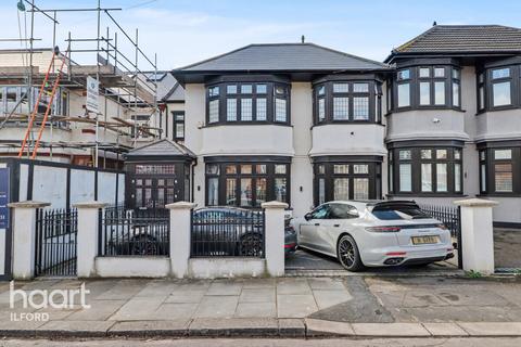 Canterbury Avenue, Ilford