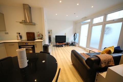 2 bedroom apartment to rent, Mowlem Street, London, E2
