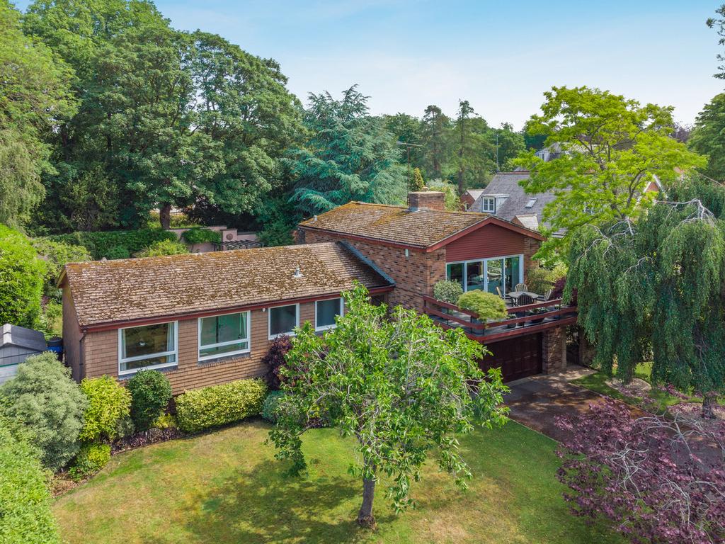 5 bedroom detached house for sale