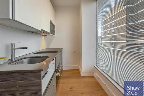 Studio to rent, Staines Road, Hounslow TW3