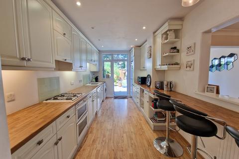 4 bedroom terraced house for sale, Wykeham Road, Harrow