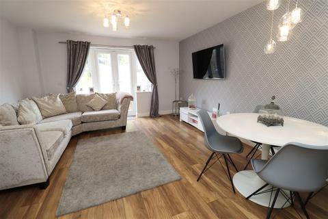3 bedroom semi-detached house for sale, Kings Court, Market Weighton, York