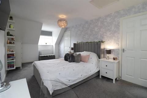 3 bedroom semi-detached house for sale, Kings Court, Market Weighton, York