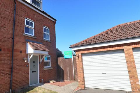 3 bedroom semi-detached house for sale, Kings Court, Market Weighton, York