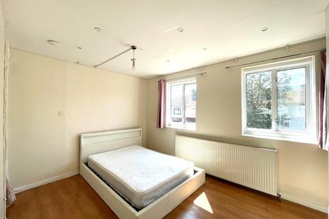 4 bedroom house to rent, Stokes Road, London, E6