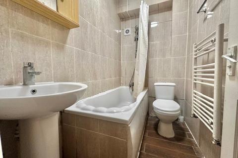 4 bedroom house to rent, Stokes Road, London, E6