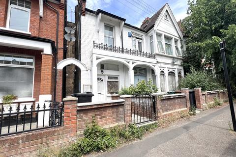 1 bedroom flat to rent, Lyndhurst Drive, London, E10