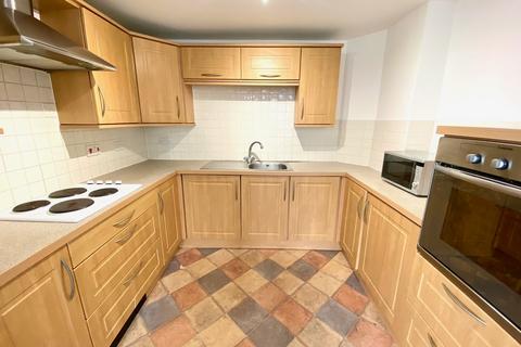 3 bedroom apartment to rent, Lloyd George Avenue, Cardiff, CF10