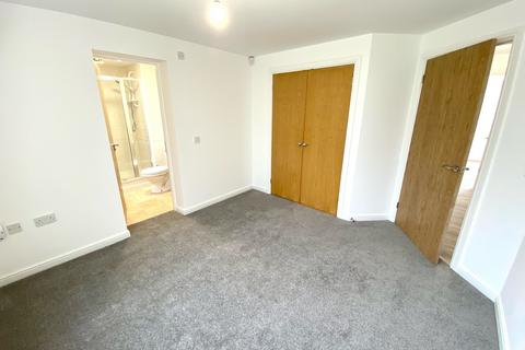 3 bedroom apartment to rent, Lloyd George Avenue, Cardiff, CF10
