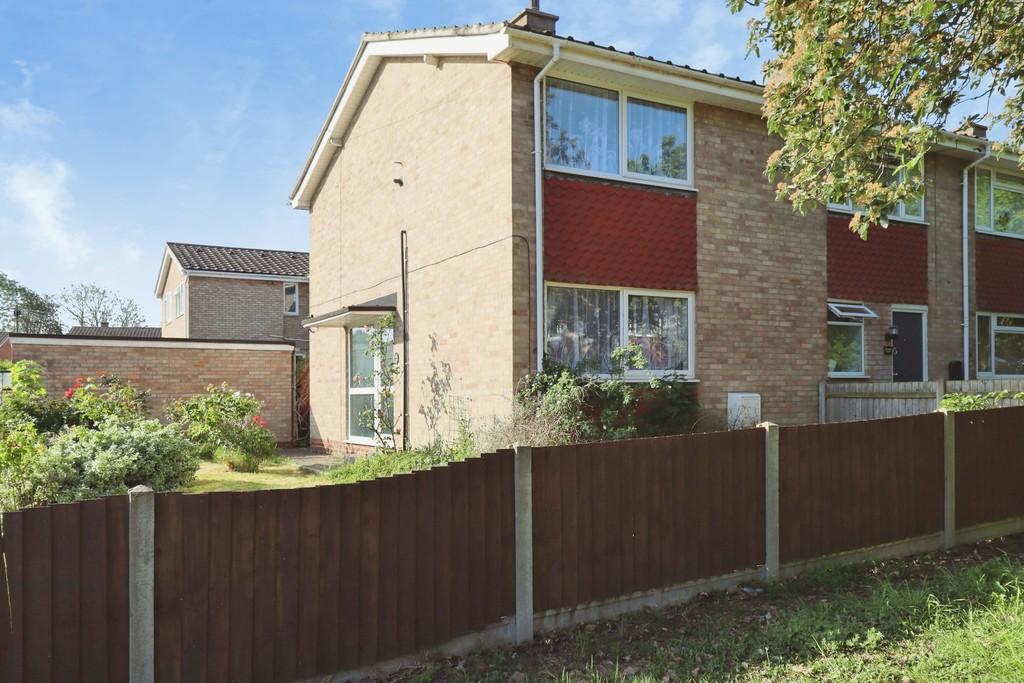 3 bedroom end of terrace house to rent