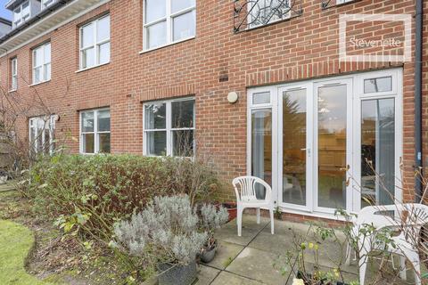 3 bedroom ground floor flat for sale, Carlton House, Algers Road, Loughton