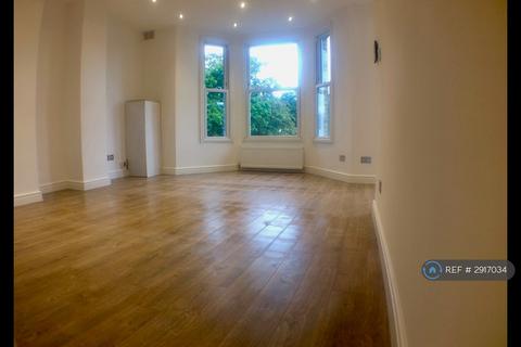2 bedroom flat to rent, Farquhar Rd, London, SE19