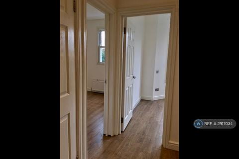 2 bedroom flat to rent, Farquhar Rd, London, SE19