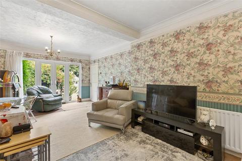 3 bedroom bungalow for sale, Greenbanks, Upminster, RM14