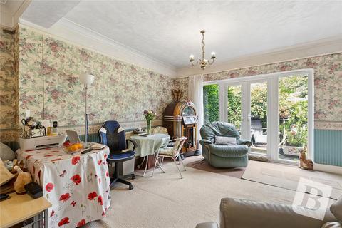 3 bedroom bungalow for sale, Greenbanks, Upminster, RM14
