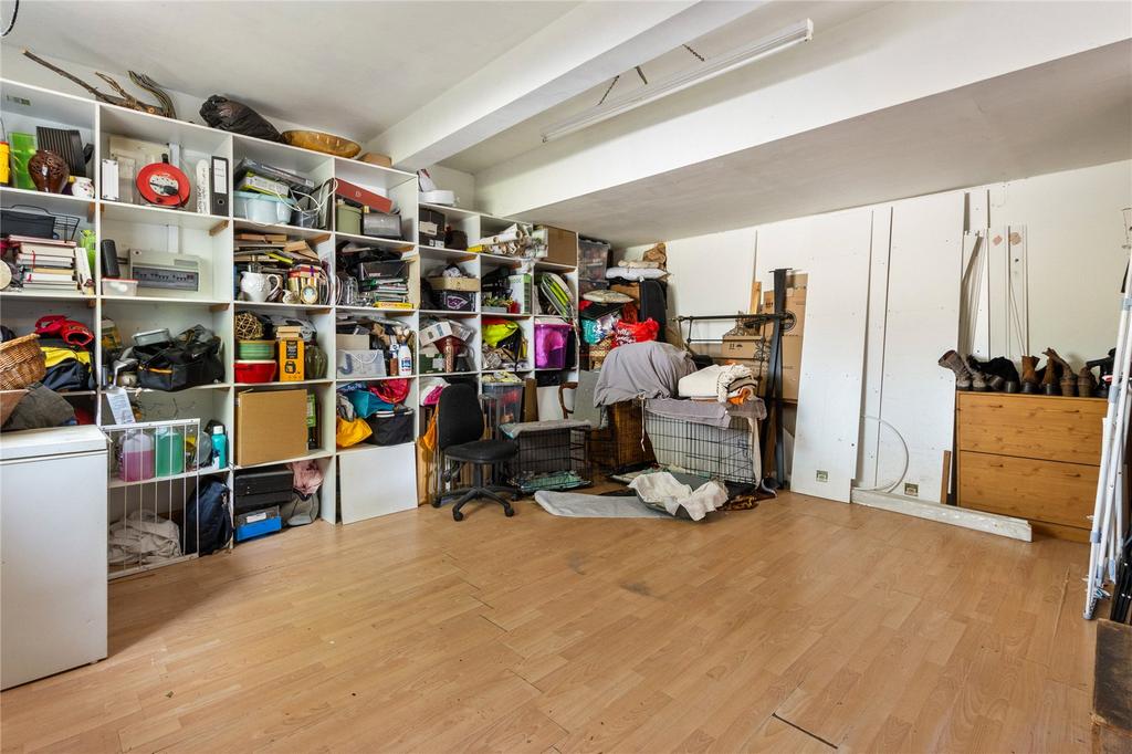 Garage/Workshop