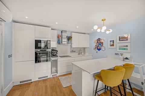 2 bedroom flat for sale, Southstand Apartments, Highbury Stadium Square, London