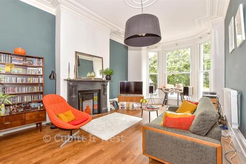 2 bedroom ground floor flat for sale, Carlton House, Southsea PO5