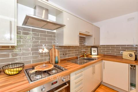 2 bedroom ground floor flat for sale, Carlton House, Southsea PO5